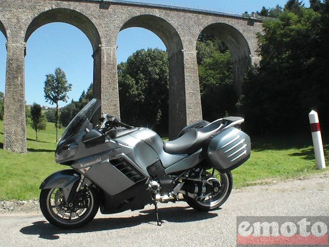 Essai Kawasaki GTR 1400 2007 par Jean-Michel Lainé Essai Kawasaki GTR 1400 2007 par Jean-Michel Lainé