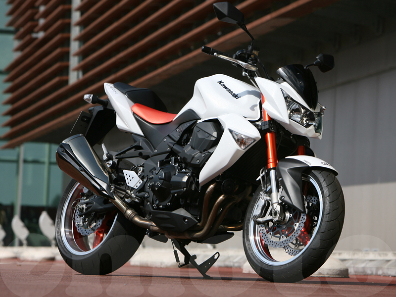 Essai Kawasaki Z1000 2008 par Julien Métrop Essai Kawasaki Z1000 2008 par Julien Métrop