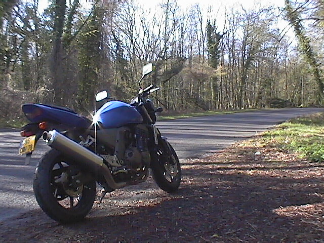 Essai Kawasaki Z750 2004 par Jean-Michel Lainé Essai Kawasaki Z750 2004 par Jean-Michel Lainé