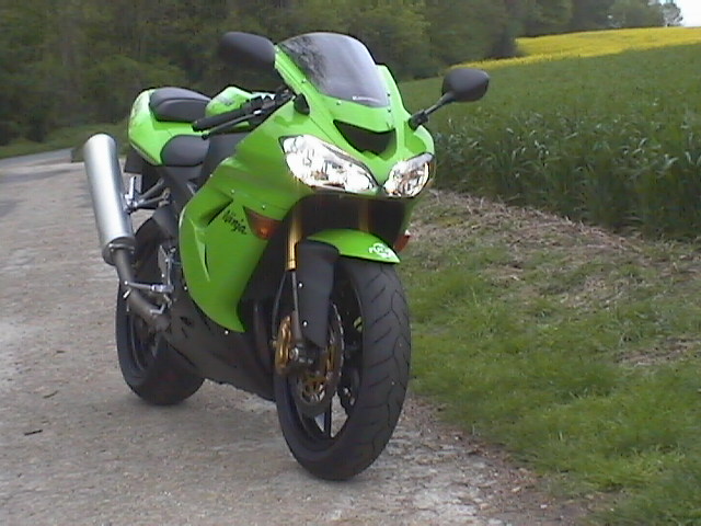 Essai Kawasaki ZX10R 2004 par Jean-Michel Lainé Essai Kawasaki ZX10R 2004 par Jean-Michel Lainé