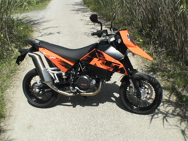 Essai KTM 690SM 2007 par Jean-Michel Lainé Essai KTM 690SM 2007 par Jean-Michel Lainé
