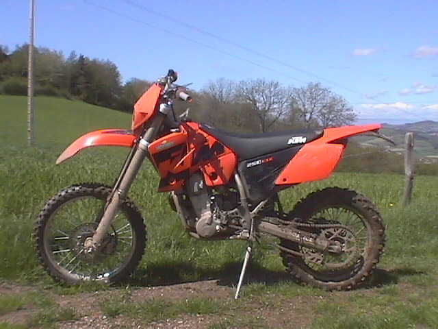 Essai KTM EXC 250 Racing 2004 par Jean-Michel Lainé Essai KTM EXC 250 Racing 2004 par Jean-Michel Lainé