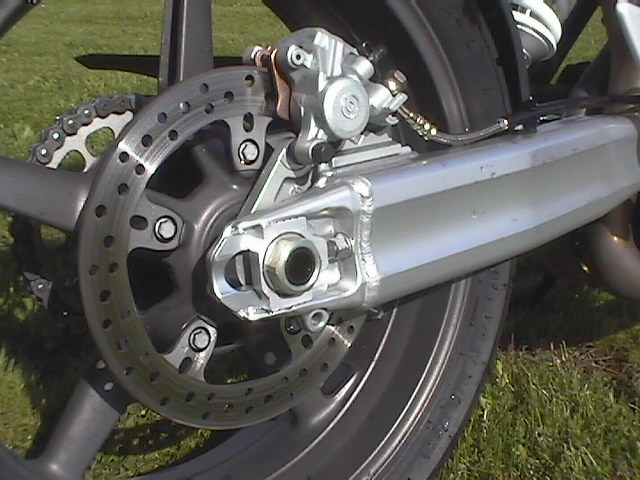 Essai KTM Super Duke 990 2005 par Jean-Michel Lainé Essai KTM Super Duke 990 2005 par Jean-Michel Lainé