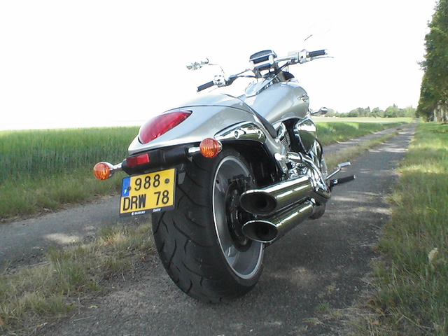 Essai Suzuki VZR 1800 2006 par Jean-Michel Lainé Essai Suzuki VZR 1800 2006 par Jean-Michel Lainé