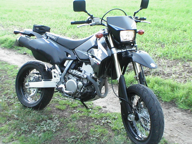 Essai Suzuki DRZ 400 SM 2005 par Jean-Michel Lainé Essai Suzuki DRZ 400 SM 2005 par Jean-Michel Lainé