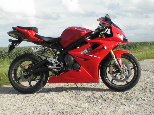 Essai Triumph Daytona 675 2006 par Jean-Michel Lainé Essai Triumph Daytona 675 2006 par Jean-Michel Lainé