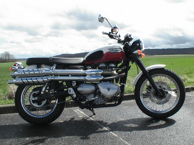 Essai Triumph Scrambler 2006 par Jean-Michel Lainé Essai Triumph Scrambler 2006 par Jean-Michel Lainé