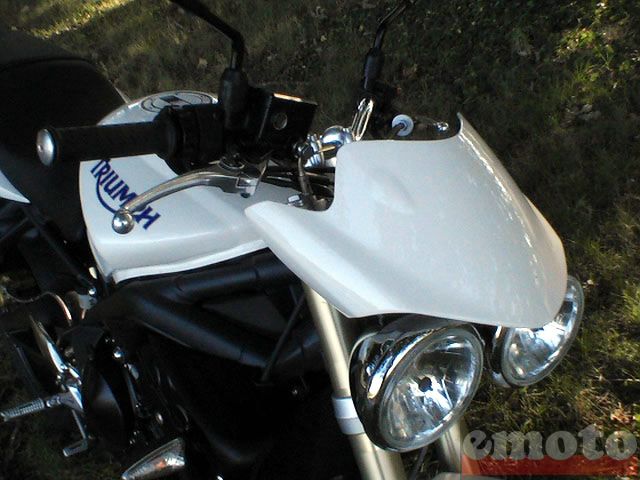 Essai Triumph Street Triple 2007 par Jean-Michel Lainé Essai Triumph Street Triple 2007 par Jean-Michel Lainé