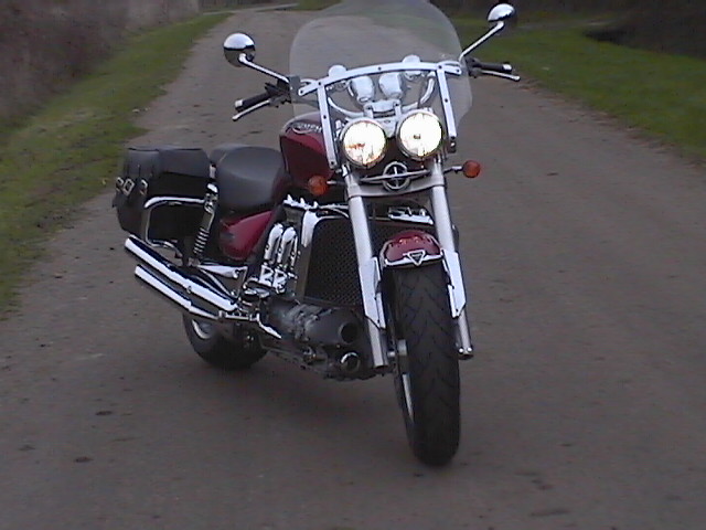Essai Triumph Rocket III 2005 par Jean-Michel Lainé Essai Triumph Rocket III 2005 par Jean-Michel Lainé