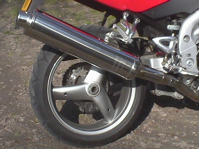 Essai Triumph Speed Triple 955 2004 par Jean-Michel Lainé Essai Triumph Speed Triple 955 2004 par Jean-Michel Lainé