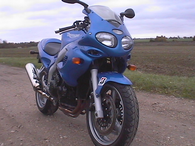 Essai Triumph Sprint RS 2003 par Jean-Michel Lainé Essai Triumph Sprint RS 2003 par Jean-Michel Lainé