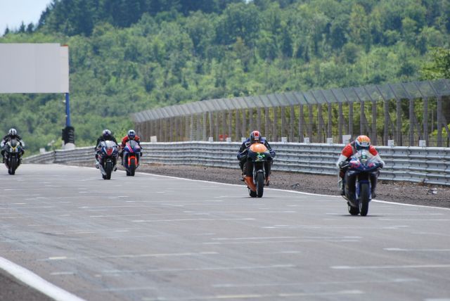 sera a dijon lundi avec moto france racing.JPG
