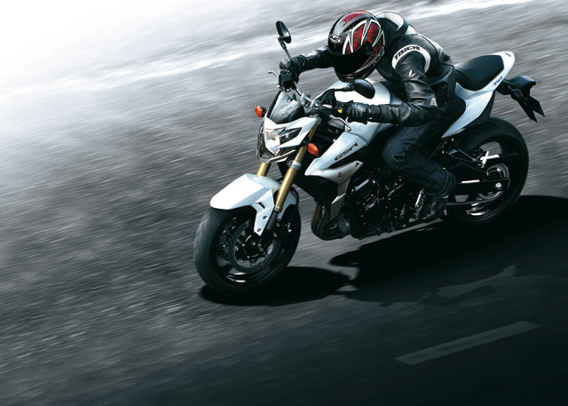suzuki gsr 750 action1 suzuki gsr 750 action1