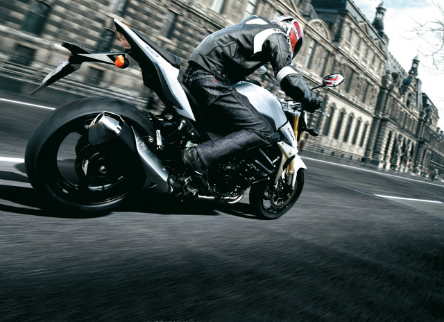 suzuki gsr 750 action2 suzuki gsr 750 action2