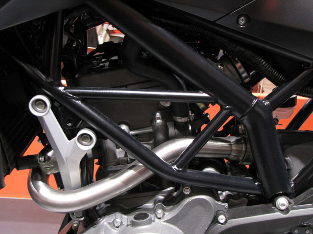 ktm 125 duke moteur gauche ktm 125 duke moteur gauche