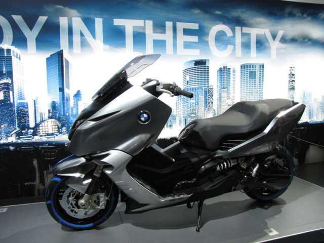BMW Concept C : maxiscooter T-Max killer à l'EICMA