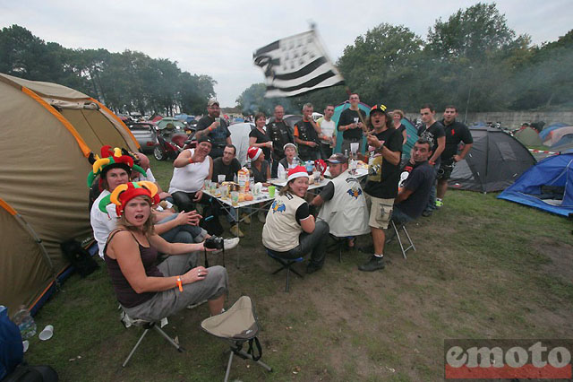 [Imagen: 24h-du-mans-camping-2011.jpg]