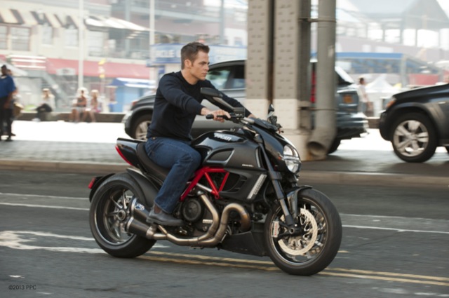 jack ryan est chris pine sur sa ducati diavel jack ryan est chris pine sur sa ducati diavel