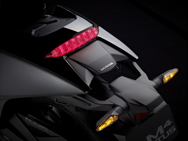 honda nm4 vultus arriere et feu honda nm4 vultus arriere et feu