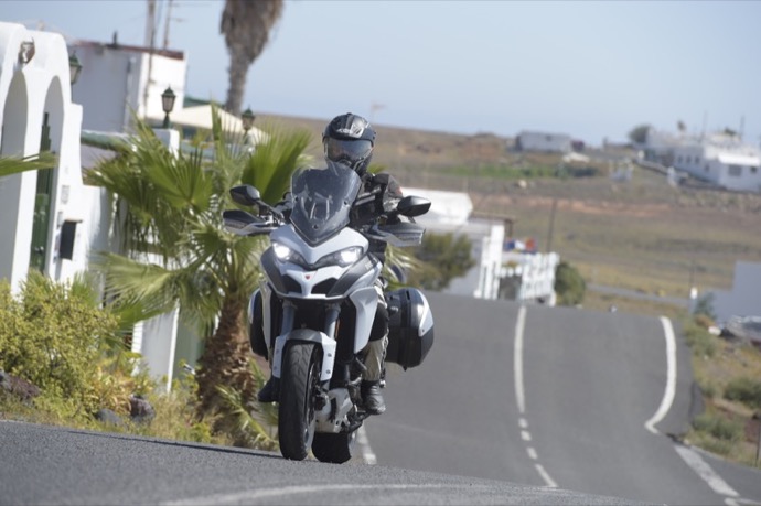 ducati multistrada 1200 s en essai a lanzarote ducati multistrada 1200 s en essai a lanzarote