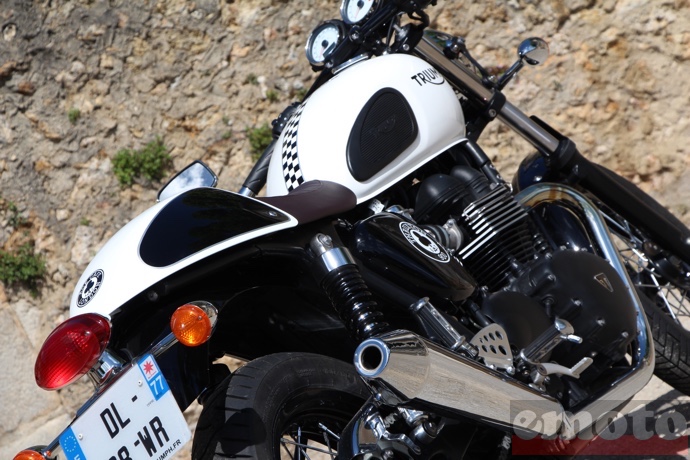 triumph thruxton ace dans le style cafe racer triumph thruxton ace dans le style cafe racer