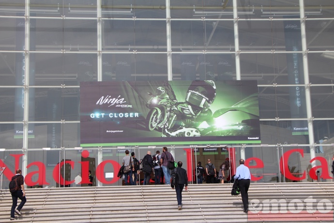 kawasaki d voile sa zx10r 2016 dans un th atre barcelone le 9 octobre 2015 kawasaki d voile sa zx10r 2016 dans un th atre barcelone le 9 octobre 2015