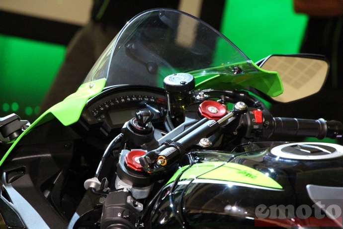 nouveau poste de pilotage et nouvelle bulle pour la zx 10r nouveau poste de pilotage et nouvelle bulle pour la zx 10r