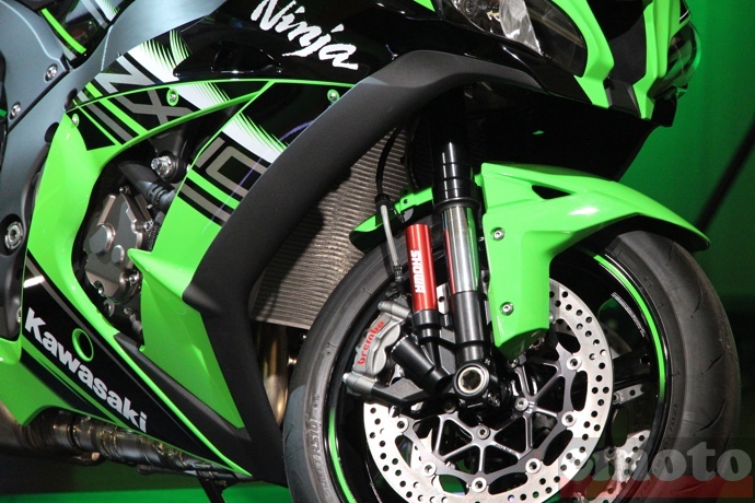 nouvelle fourche showa et nouveau freinage brembo pour la kawasaki zx 10r 2016 nouvelle fourche showa et nouveau freinage brembo pour la kawasaki zx 10r 2016