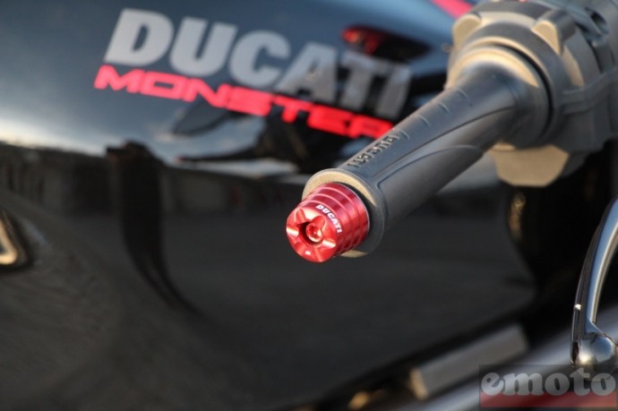 ducati monster 1200 r avec la masselotte anodis e ducati monster 1200 r avec la masselotte anodis e