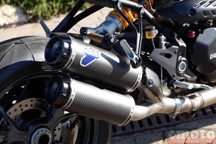 ducati monster 1200 r avec les silencieux termignoni carbone ducati monster 1200 r avec les silencieux termignoni carbone