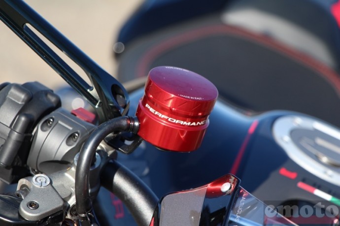 ducati monster 1200 r avec r servoir de liquide de frein anodis ducati monster 1200 r avec r servoir de liquide de frein anodis