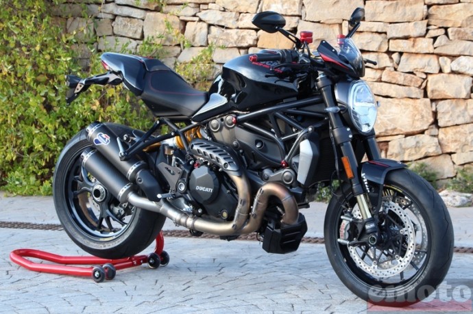 ducati monster 1200 r noire avant ducati monster 1200 r noire avant