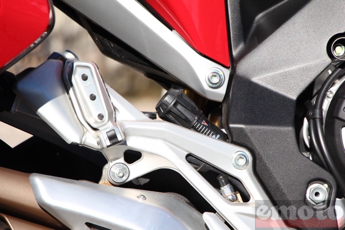 le r glage de la pr charge est toujours manuel sur la mv agusta turismo veloce 800 lusso le r glage de la pr charge est toujours manuel sur la mv agusta turismo veloce 800 lusso