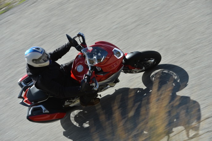 Essai vidéo MV Agusta Turismo Veloce 800 Lusso Essai vidéo MV Agusta Turismo Veloce 800 Lusso