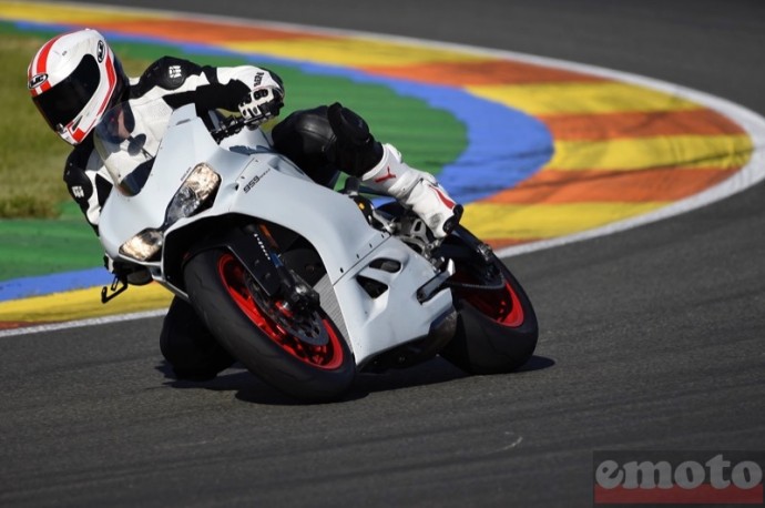 la ducati 959 panigale a un moteur homologue euro4 la ducati 959 panigale a un moteur homologue euro4