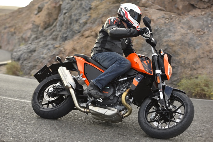 ktm duke 690 a l essai sur les routes de gran canaria ktm duke 690 a l essai sur les routes de gran canaria