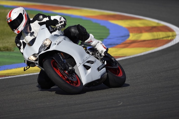 essai de la ducati panigale 959 sur le circuit de valencia essai de la ducati panigale 959 sur le circuit de valencia