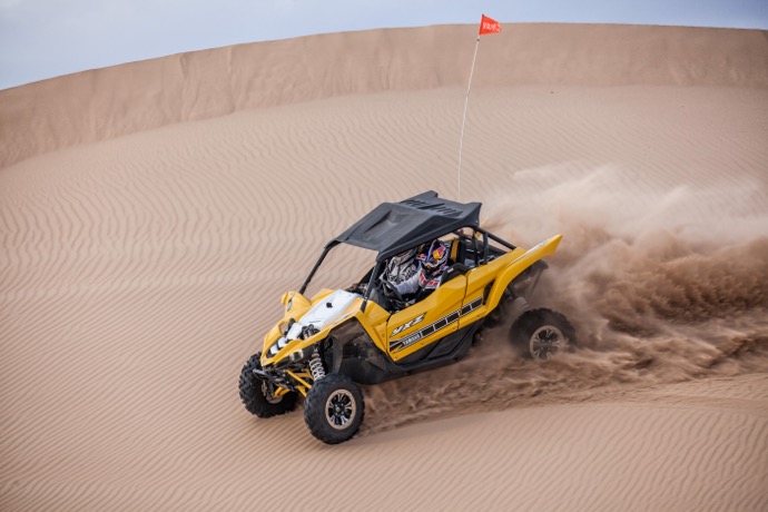 st phane peterhansel dans les dunes de glamis en californie st phane peterhansel dans les dunes de glamis en californie