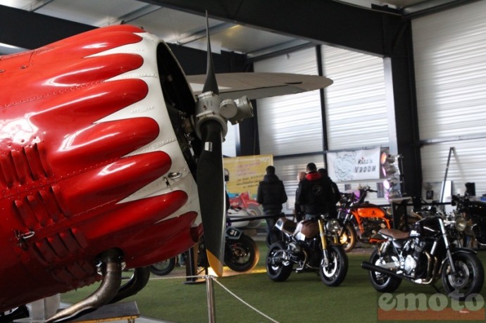 des avions et des motos des avions et des motos