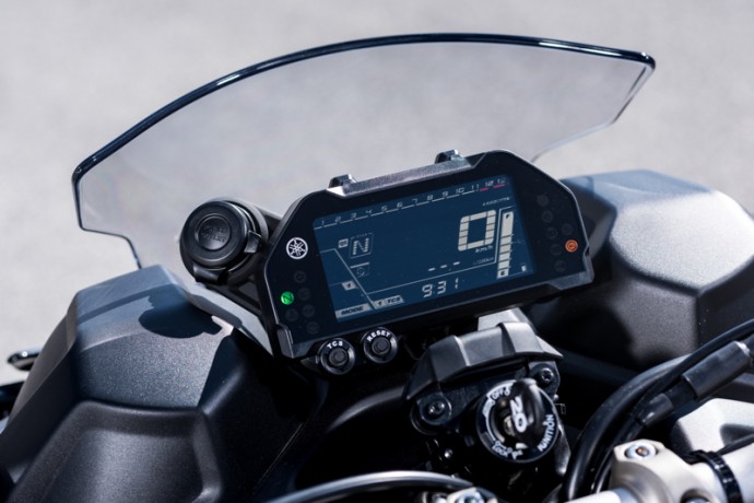 yamaha niken tableau de bord lisible et equipement tres complet yamaha niken tableau de bord lisible et equipement tres complet