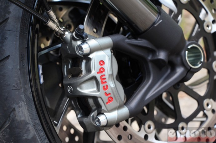 freinage brembo avec abs en courbe freinage brembo avec abs en courbe