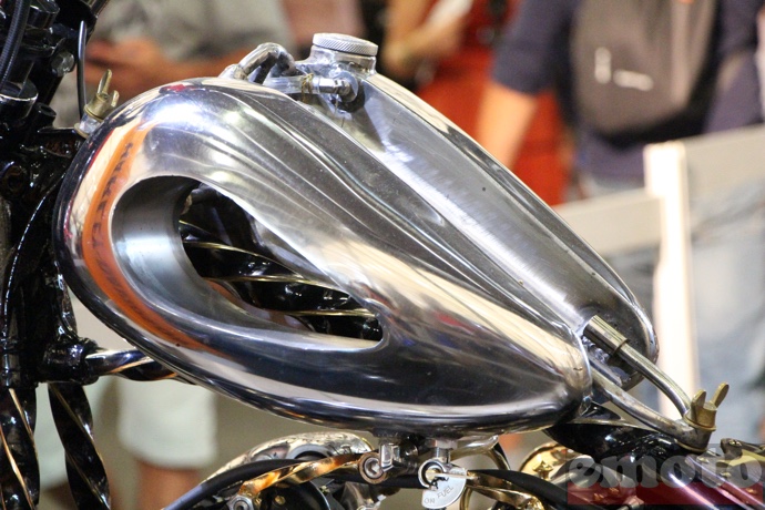 custom contest harley davidson avec ce superbe reservoir en alu custom contest harley davidson avec ce superbe reservoir en alu