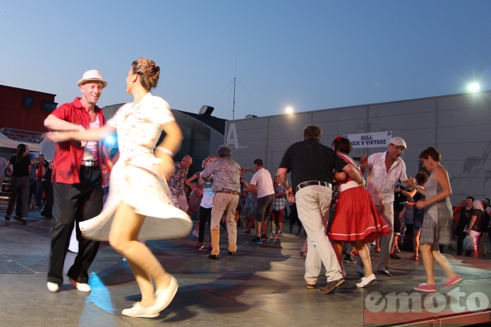 piste de danse rock n roll en plein air a la tombee de la nuit piste de danse rock n roll en plein air a la tombee de la nuit