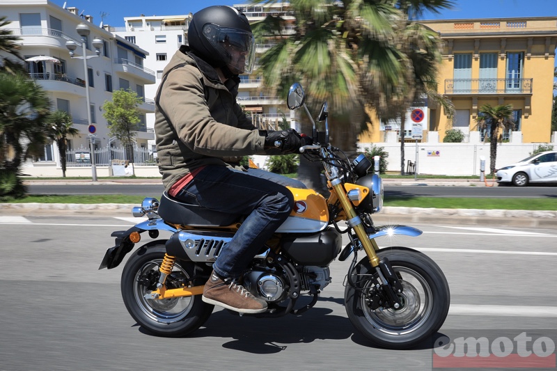 honda monkey sur la promenade des anglais a nice