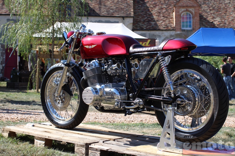 honda cb750 la chapelle du nom d un virage du circuit bugatti au mans