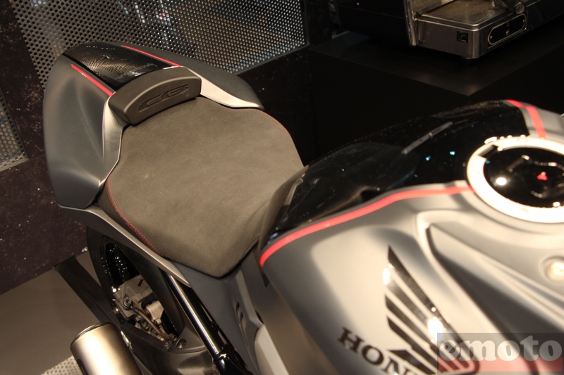 selle et coque de cette honda neo sports cafe