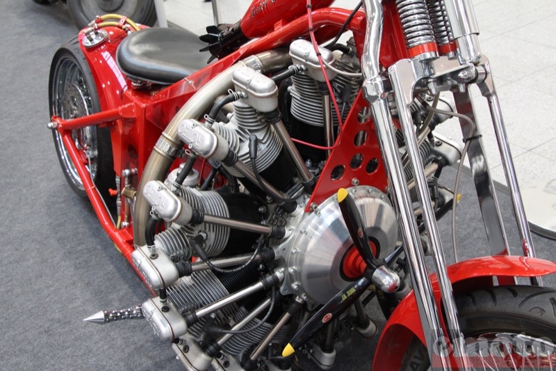 le moteur en etoile de la moto du baron rouge