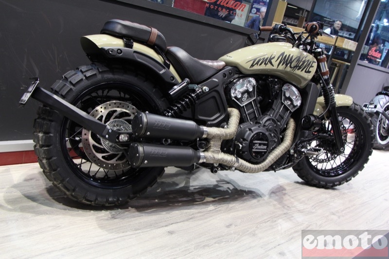 indian scout bobber tank machine sur le stand indian