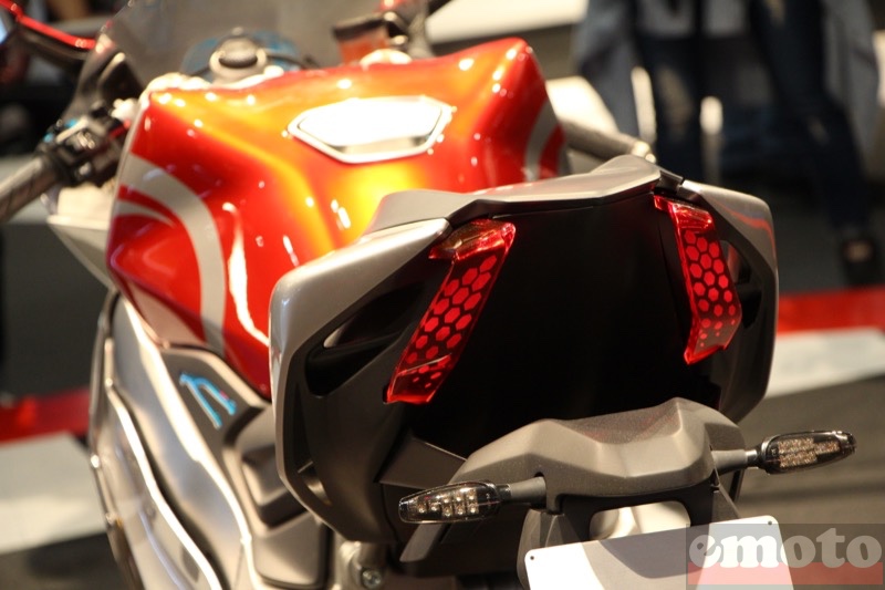 feu a led de la kymco supernex