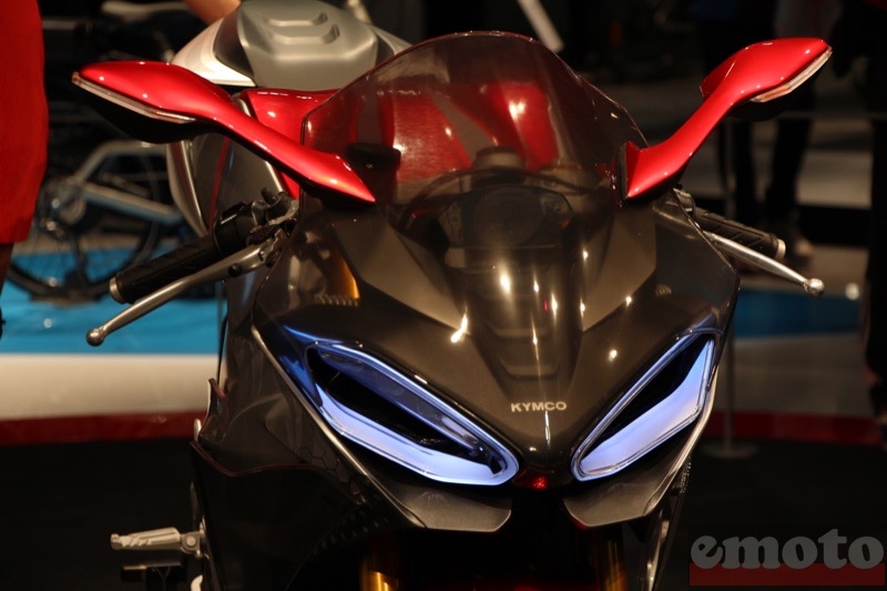 le regard a led de la kymco supernex